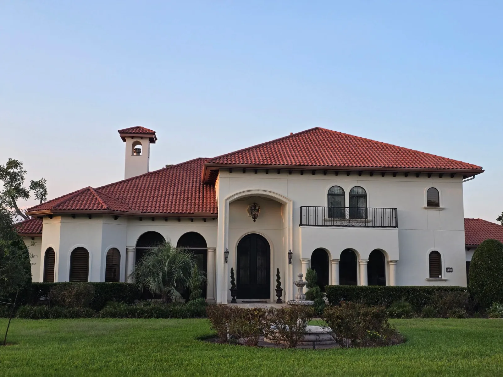 Freshly painted Mediterranean-style home exterior in Sugar Land, Texas by professional residential painters