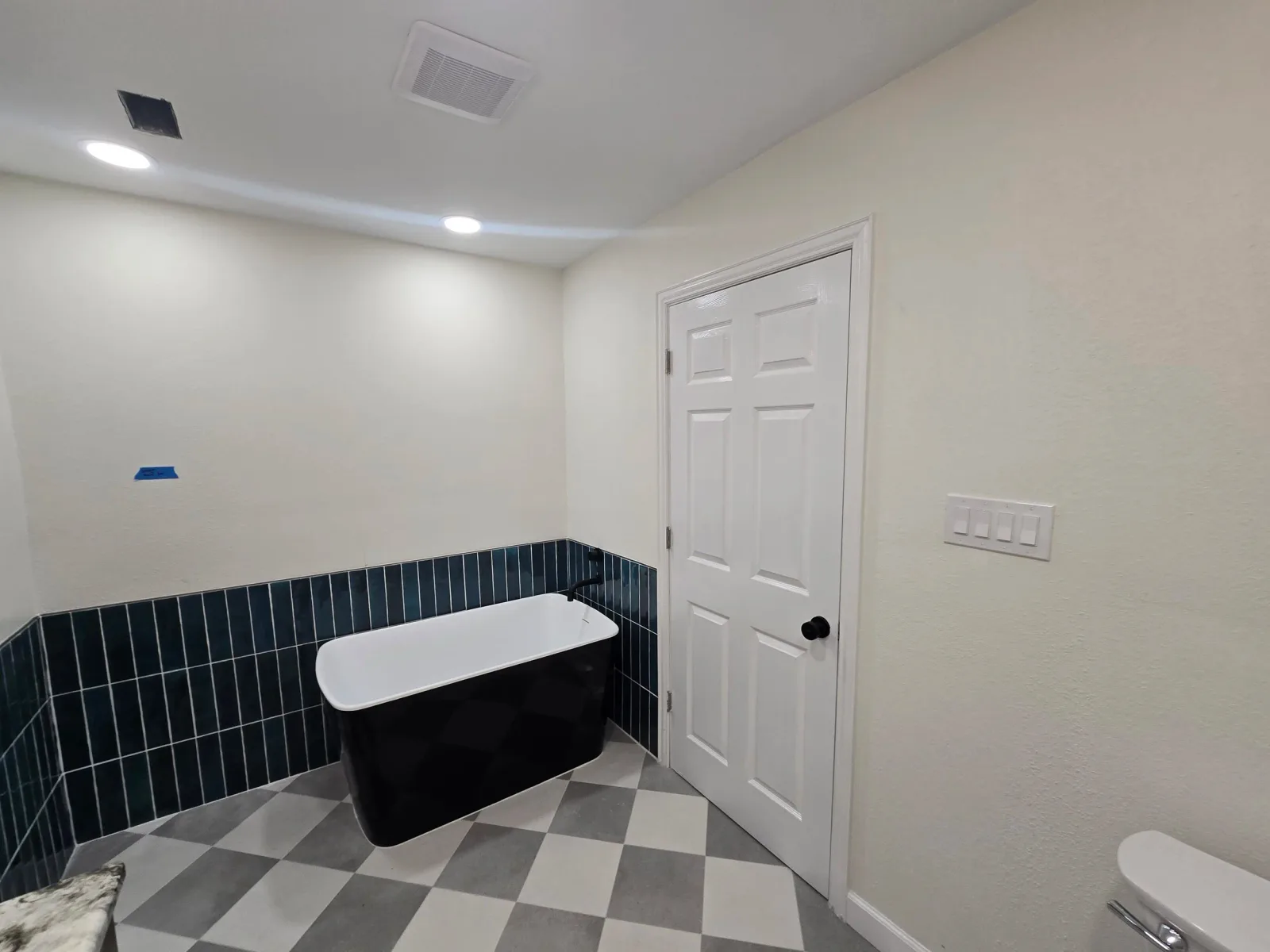 Freshly painted bathroom clean finish west houston TX painting 1