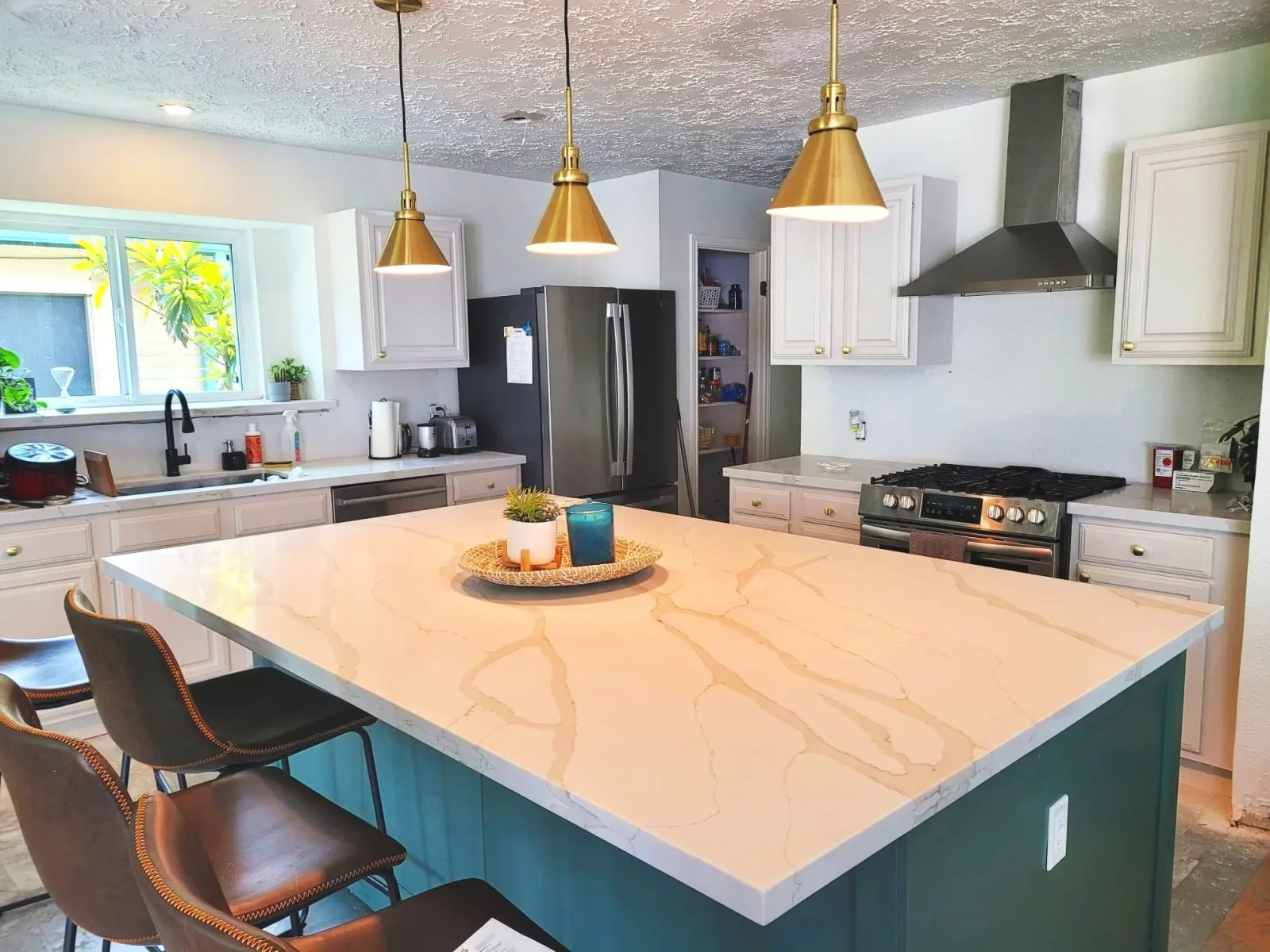 kitchen cabinet