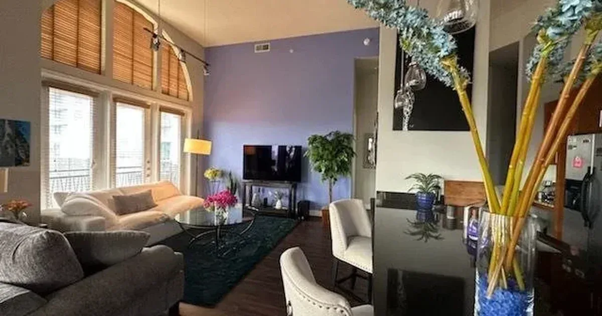 Living room accent wall painting sugar land og 1200x630