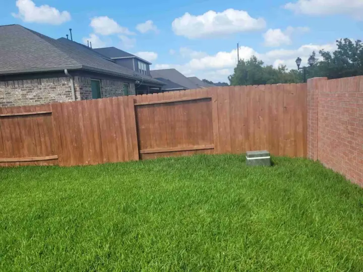 fence-staining-sugar-land-the-proud-paintbrush-2.jpg