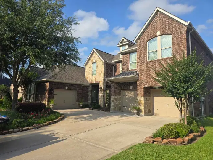 freshly-painted-exterior-house-front-sugar-land.jpg