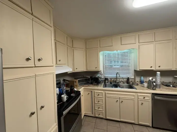 Warm off white kitchen cabinets rosenberg TX